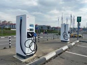 Araç Şarj İstasyonları: Elektrikli Araçların Geleceği ve Altyapı Devrimi