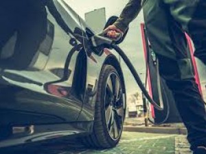 Otomotiv Sektöründe Yeni Dönem: Elektrikli Araç Ekspertiz Uzmanlığı